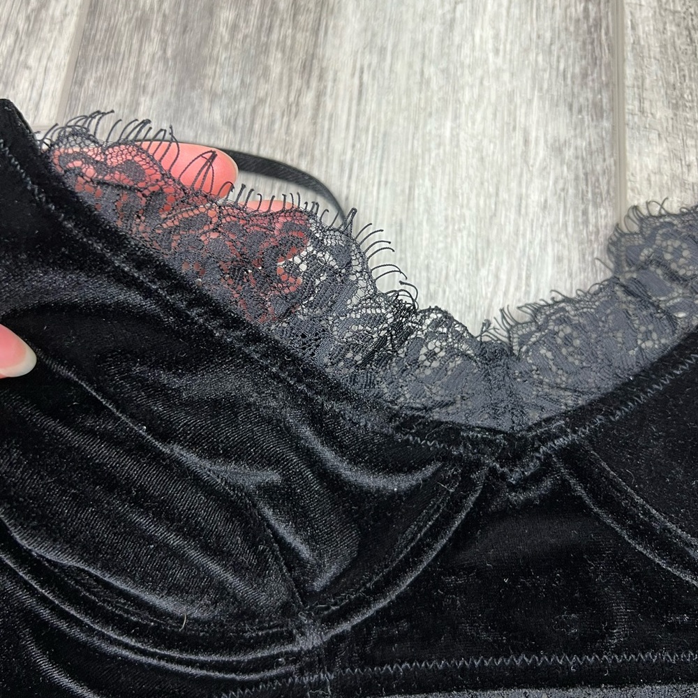 32A Free People‎ Black Velvet Bralette - Picture 9 of 12